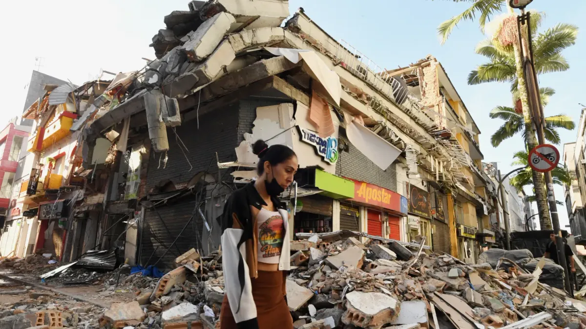 Colombians dig through rubble as quake death toll surpasses 240