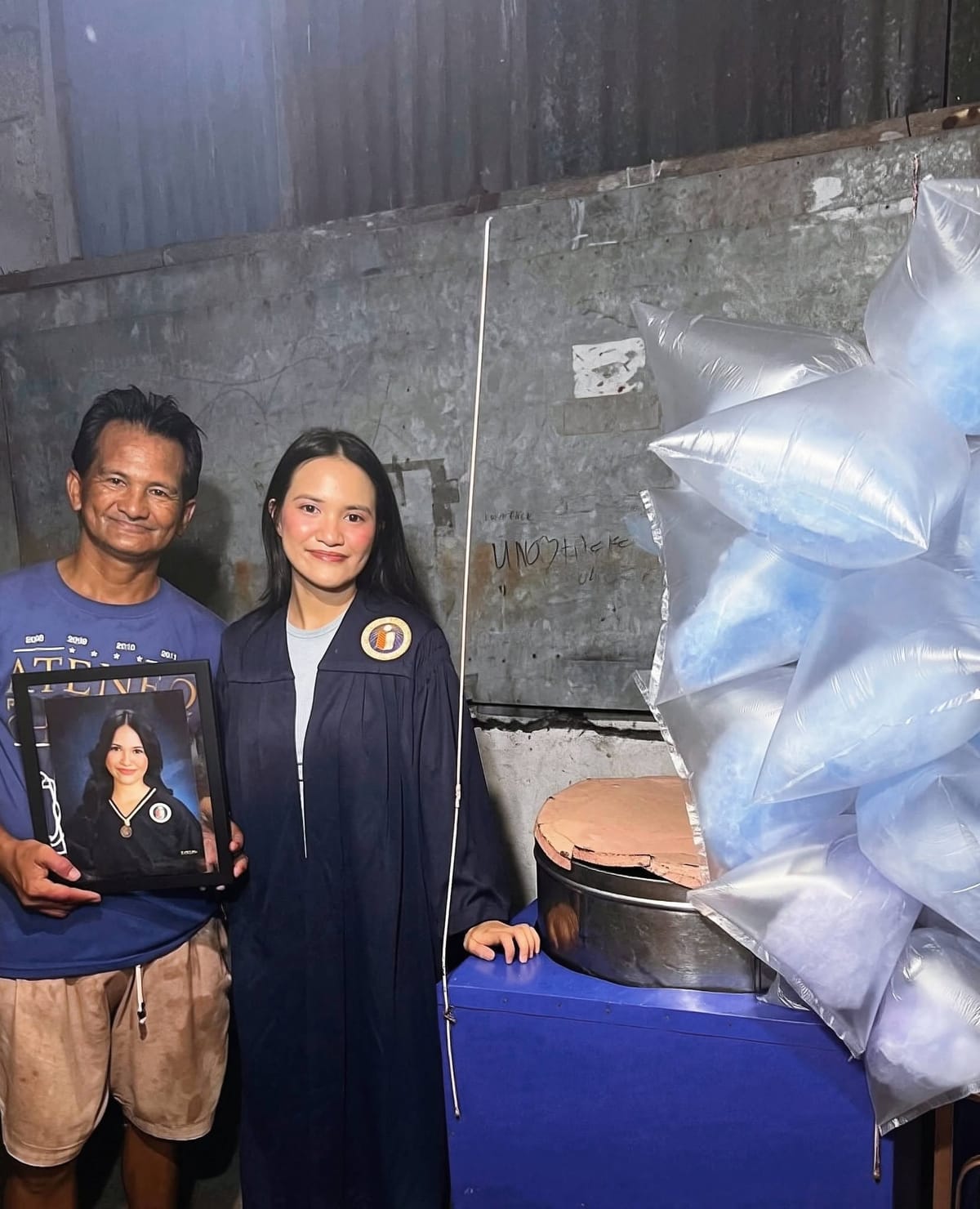 Tatay na nagtitinda ng cotton candy, nakapagpatapos ng anak sa Ateneo