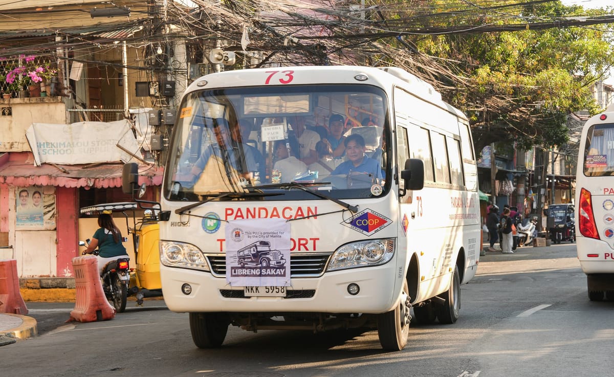 Isko Moreno tips his hat to Manila’s jeepney drivers as Libreng Sakay heads into second week