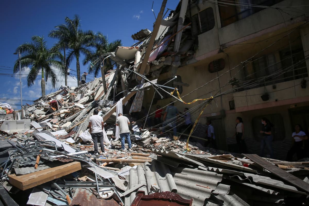 More than 100 killed after strongest quake this century hits western Colombia