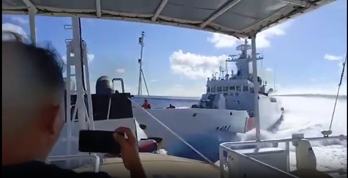 Dalawang barko ng China nagbanggaan habang hinahabol mga Pilipinong mangingisda; PCG nag-alok ng tulong