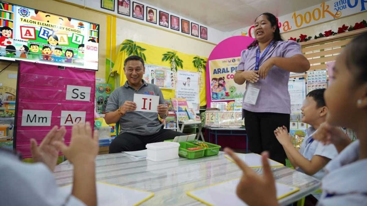 ‘Ayaw ng Presidente na mapahiya tayo’: DepEd deploys ARAL program to reverse PH reading crisis