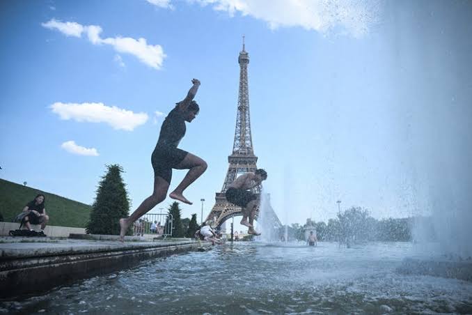 Paris bans alcohol consumption, sales amid heatwave
