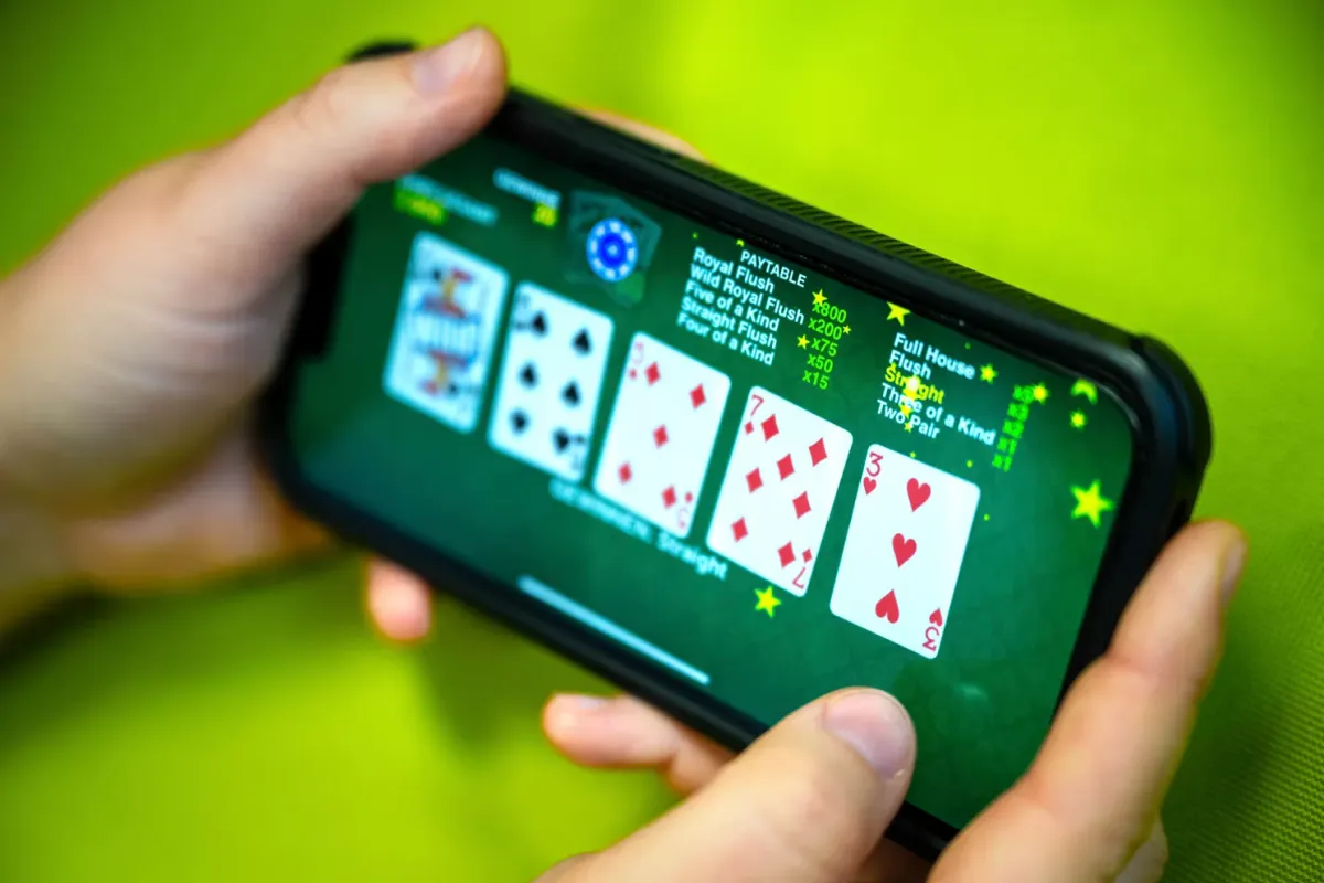 DILG bans online gambling for all government personnel, officials