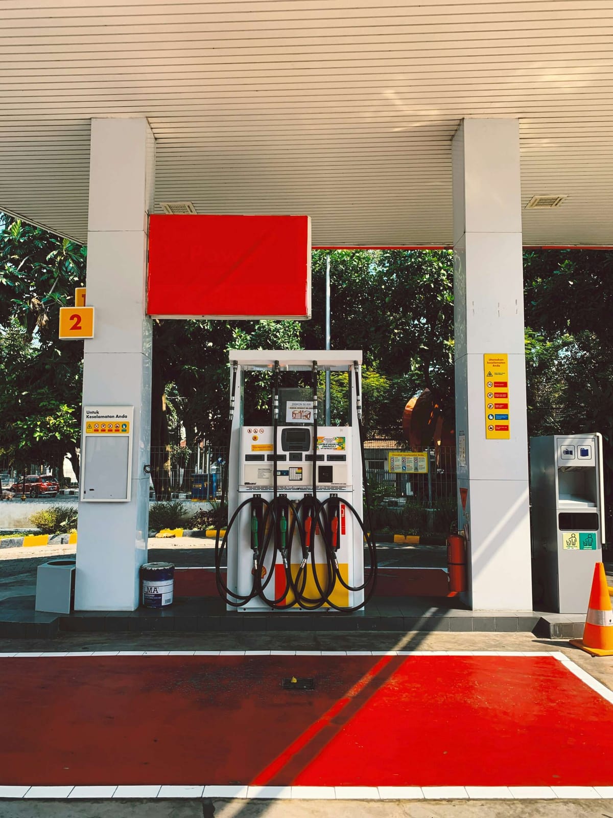 Oil prices retreat as markets welcome US-Iran talks