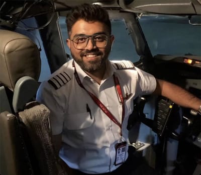 Indian pilot hailed as ‘hero’ after cockpit struggle
