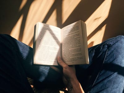 Reading strengthens brain health, lowers dementia risk — Cambridge study