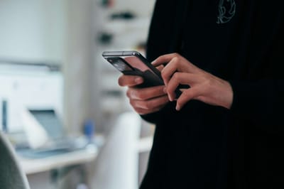Killing the mood: Smartphones reduce birth rate, studies say