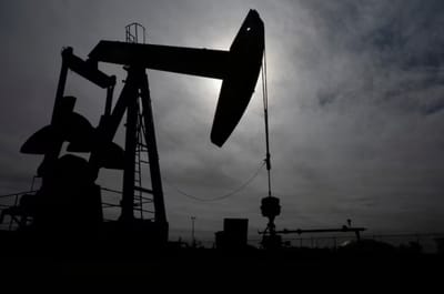 Oil prices rise above $1 as US-Iran strikes continue